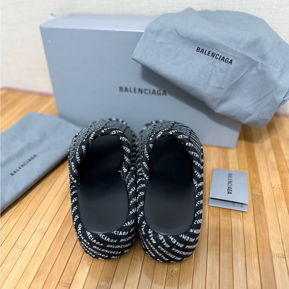 Balenciaga Monochrome Logo Slides sz 8 - Picture 3 of 7